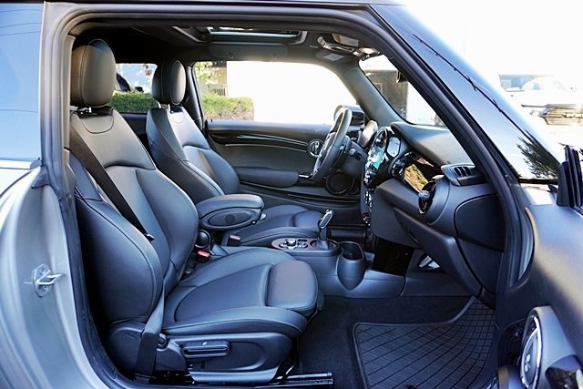 Used 2023 Silver MINI Base image 11