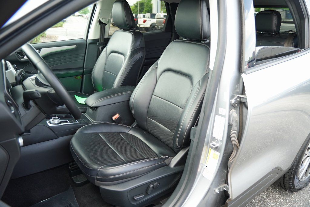 2022 Ford Escape SEL photo 7