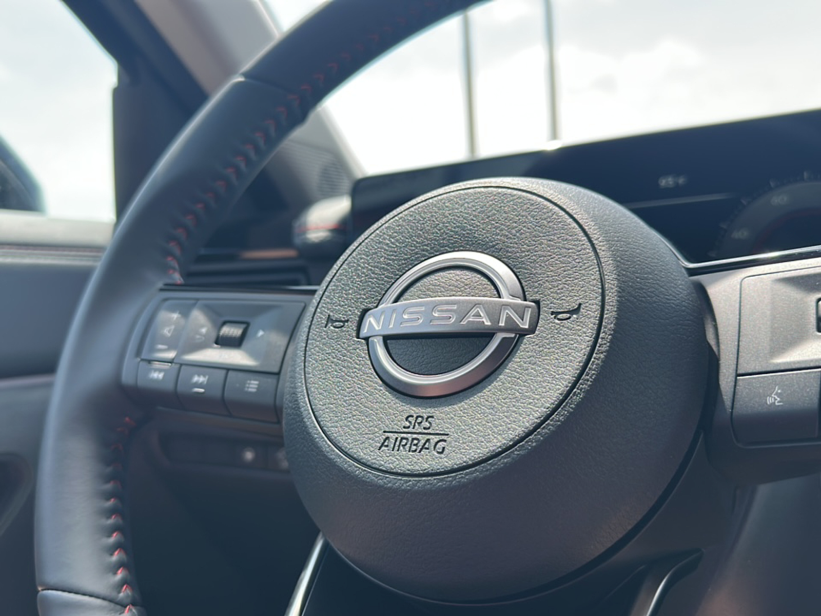 2025 Nissan Kicks SR photo 3