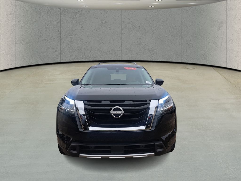 2024 Nissan Pathfinder Platinum photo 2