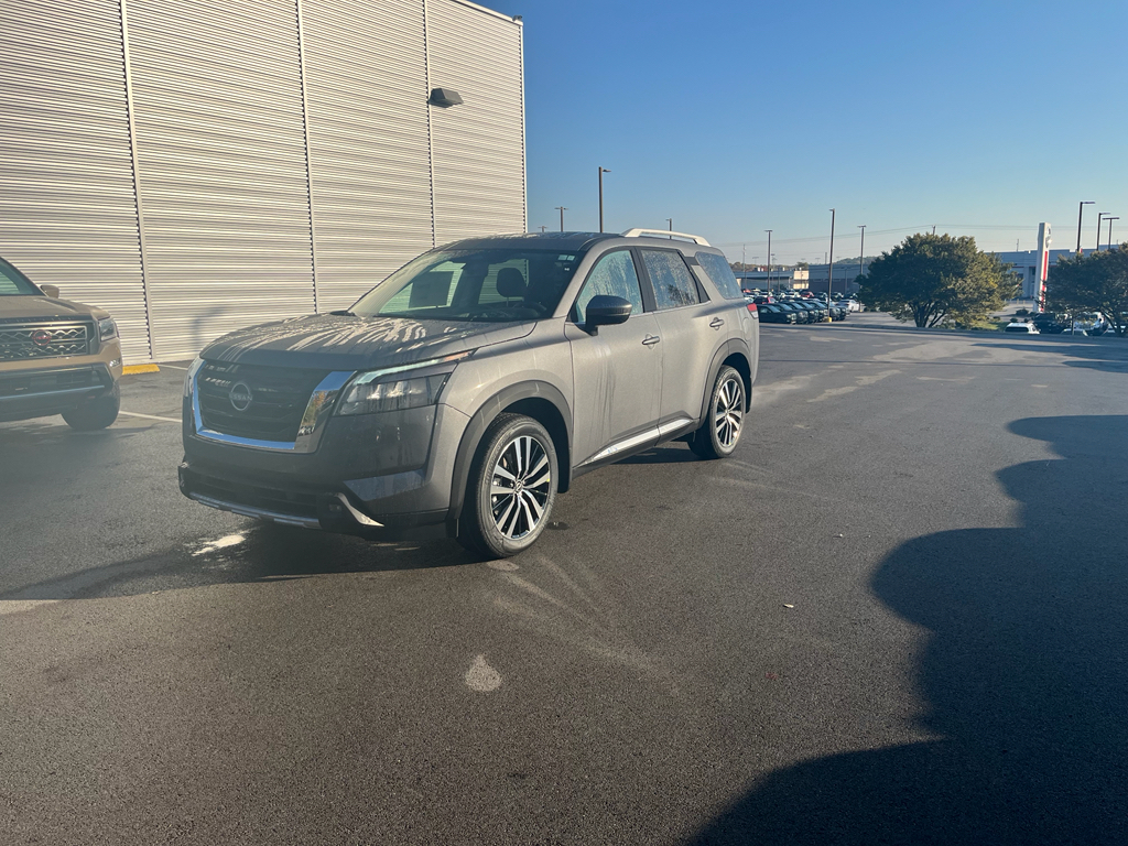 2025 Nissan Pathfinder Platinum's photo