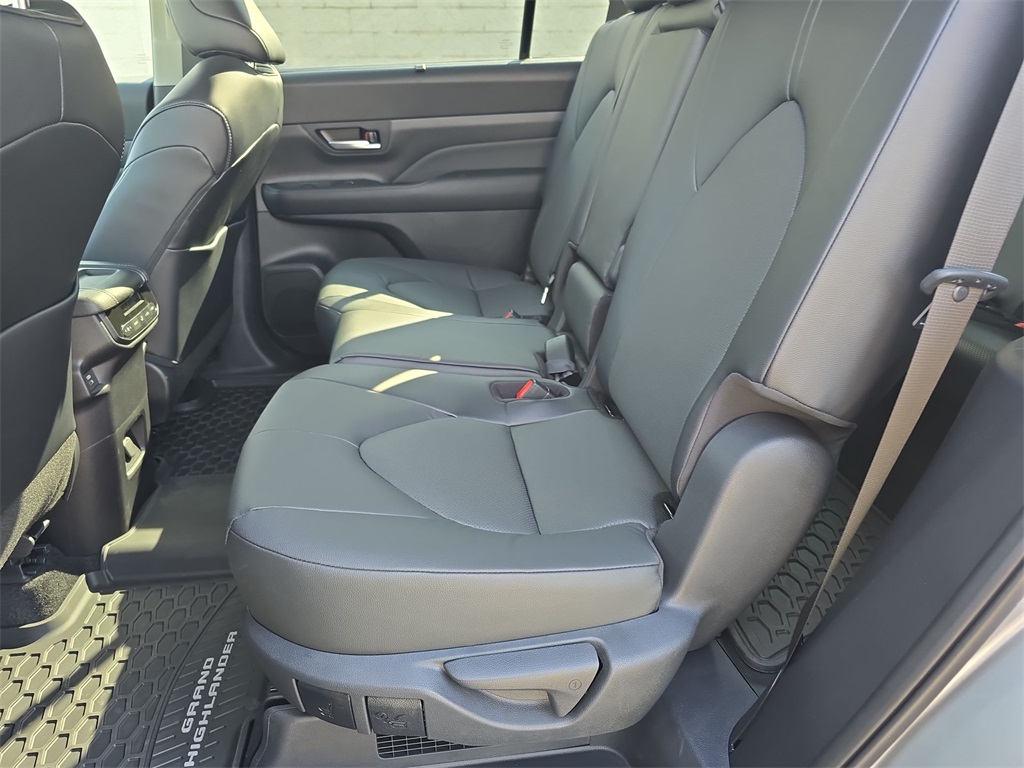 2025 Toyota Highlander Hybrid XLE photo 20