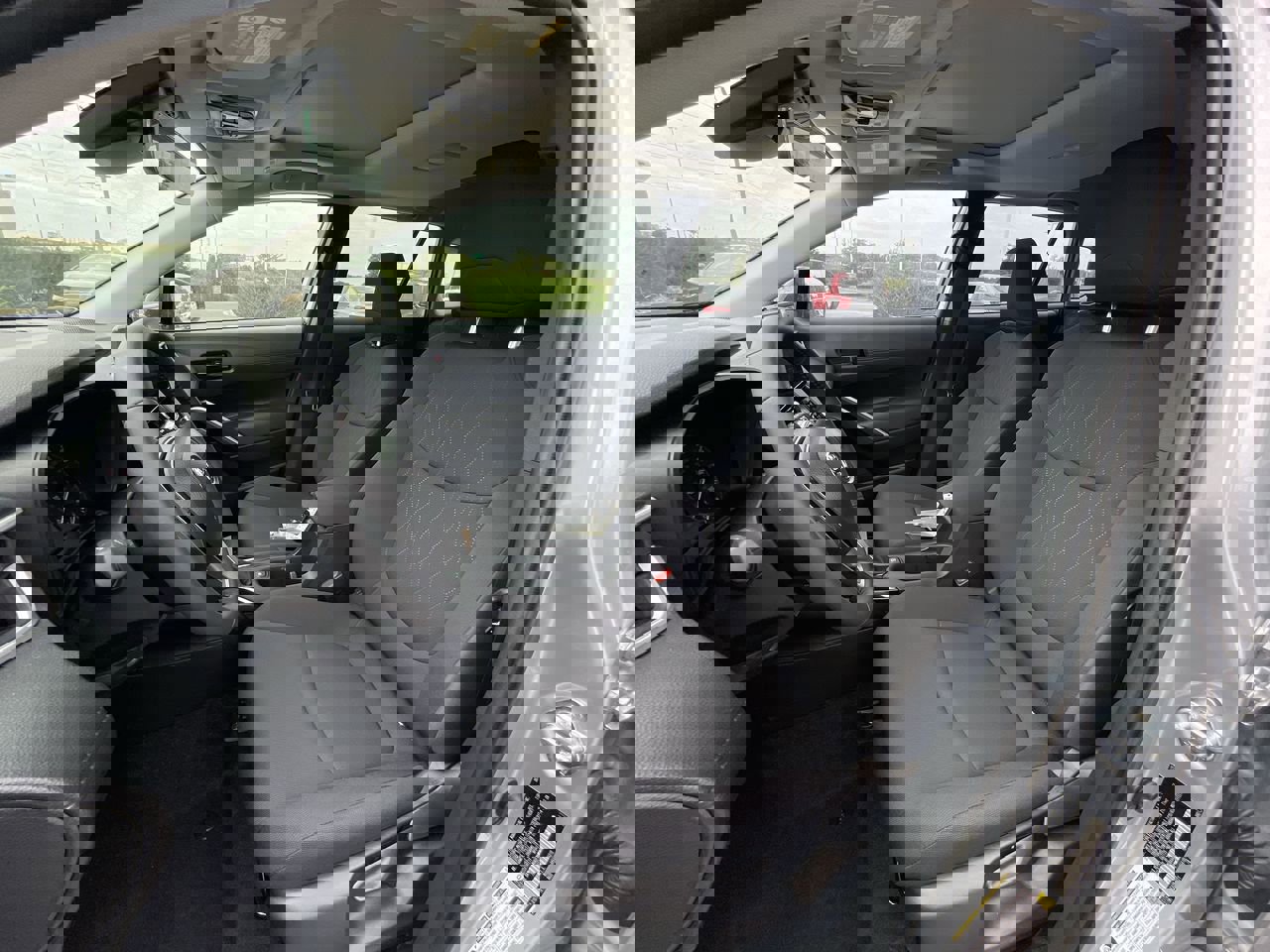 2025 Toyota Corolla Cross LE photo 9
