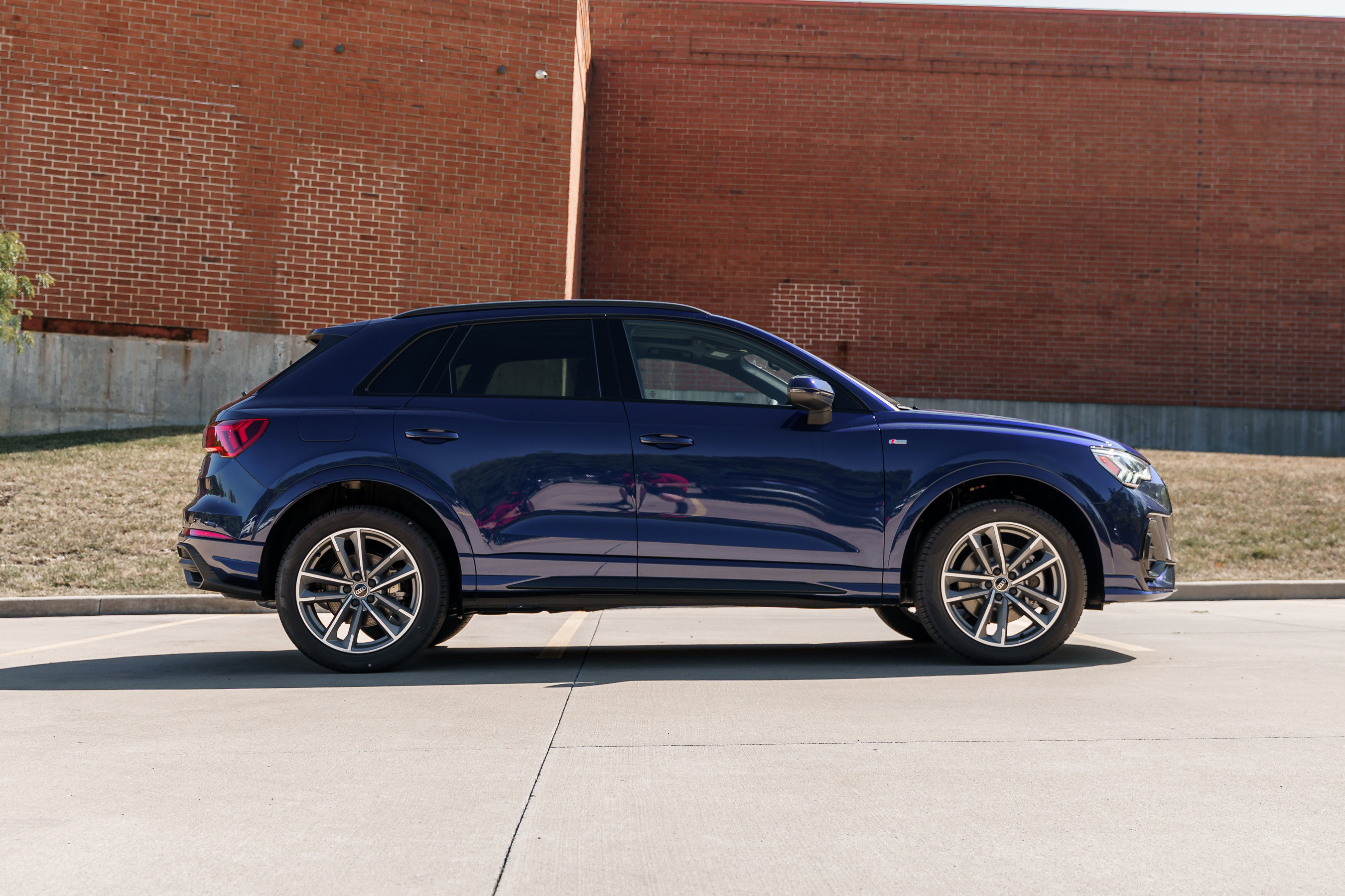 2025 Audi Q3 S line Premium photo 3