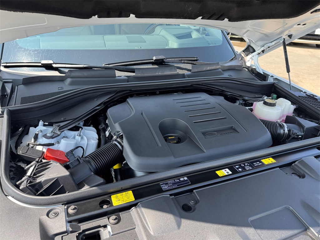 2025 Land Rover Range Rover SE photo 18