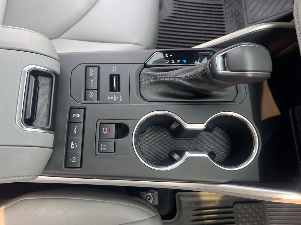 2022 Toyota Highlander XLE photo 24