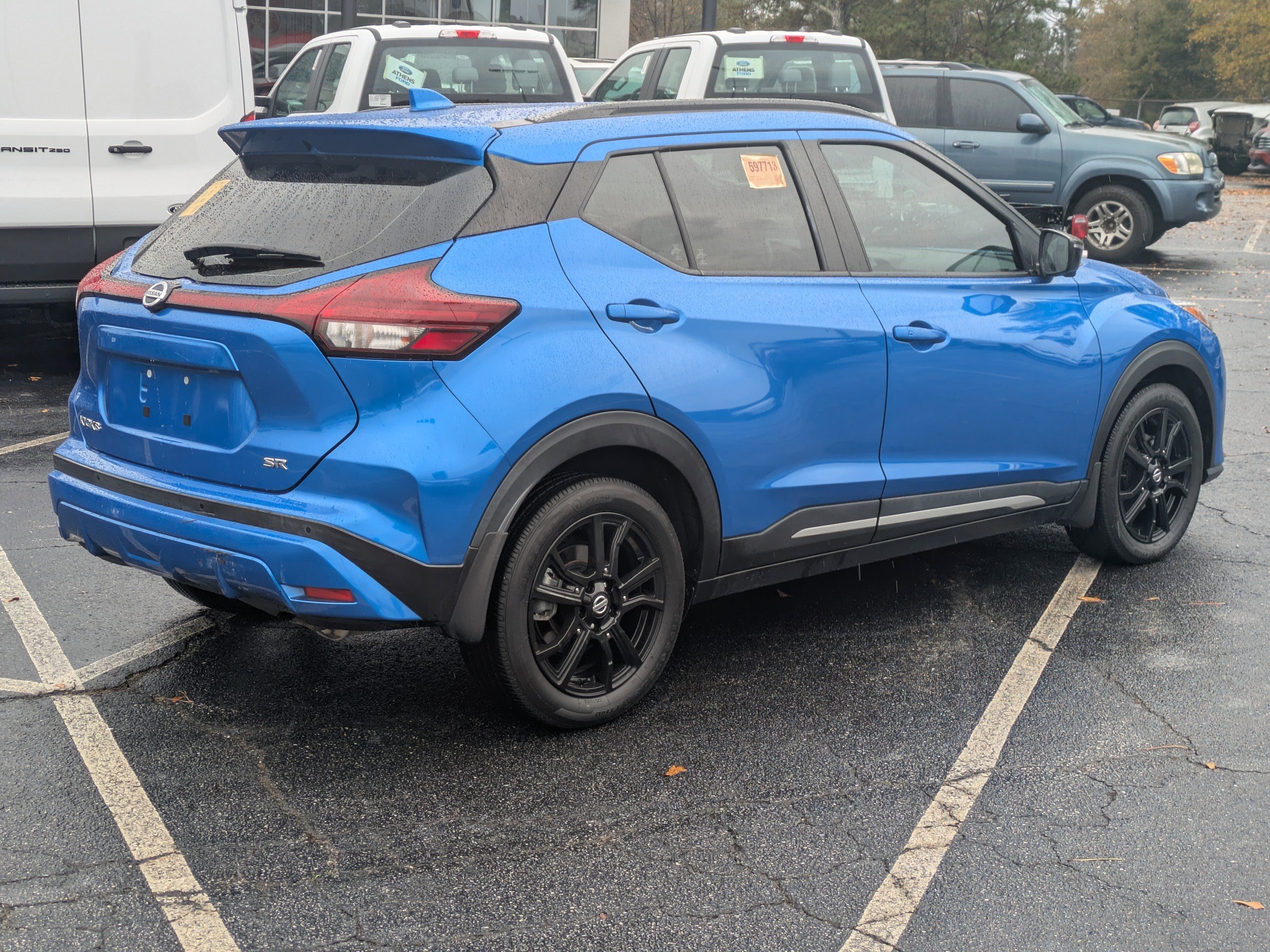 2021 Nissan Kicks SR photo 3