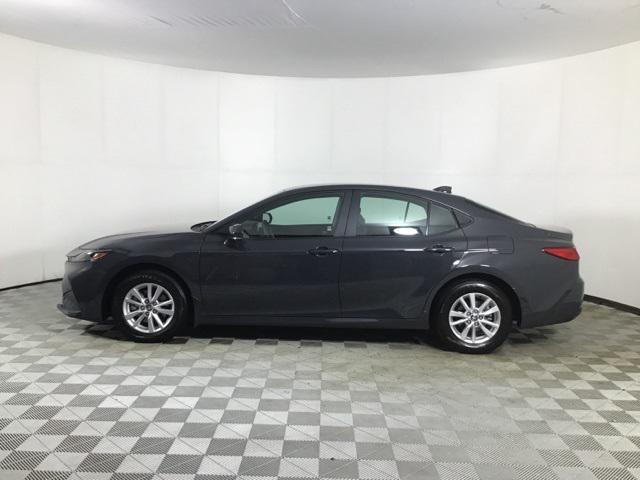 2025 Toyota Camry LE photo 4