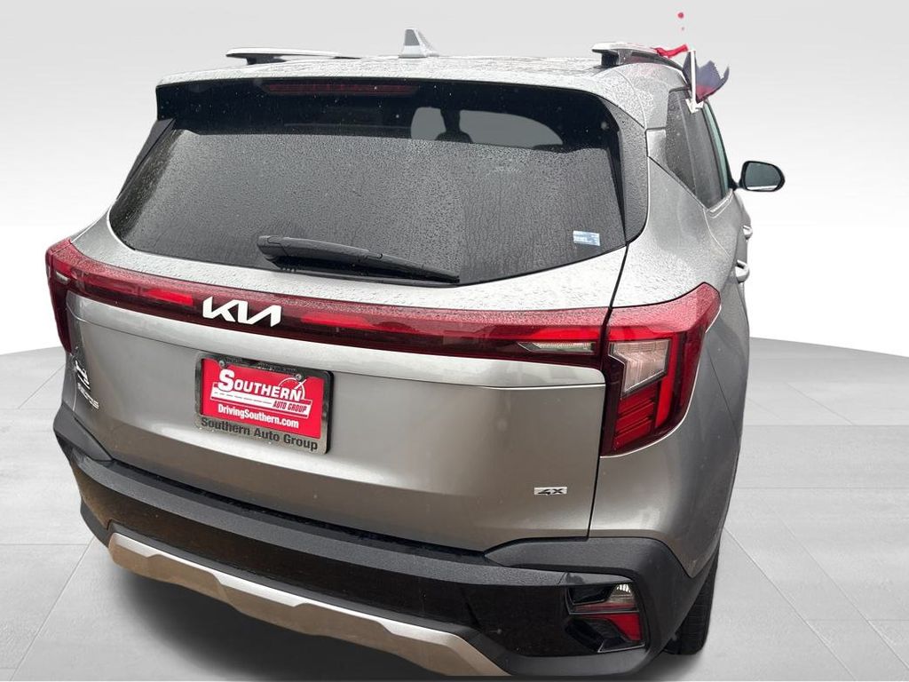 2024 Kia Seltos S photo 4