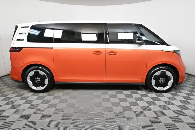 2025 Volkswagen ID. Buzz Pro Plus photo 2