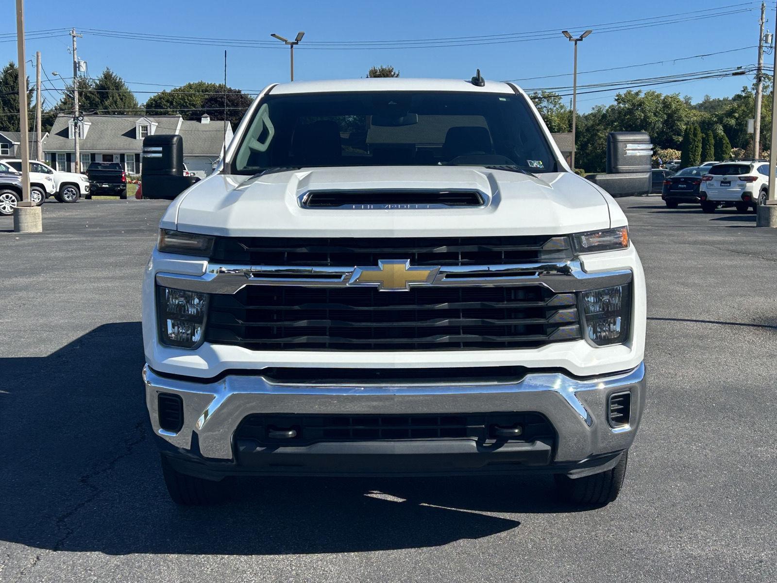 2024 Chevrolet Silverado 2500HD LT photo 2