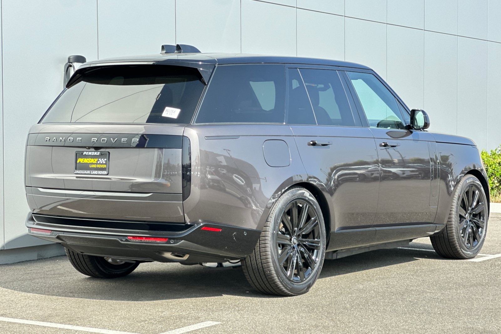 2025 Land Rover Range Rover SE photo 4