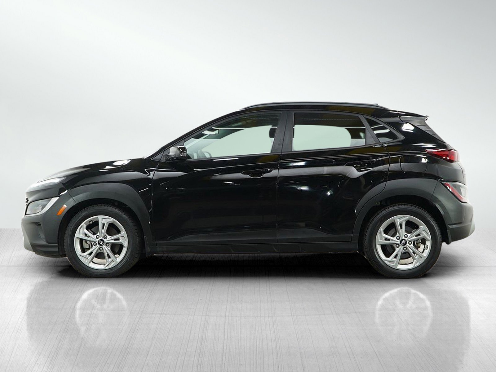 Used 2023 Hyundai Kona SEL with VIN KM8K6CABXPU967500 for sale in Minneapolis, Minnesota