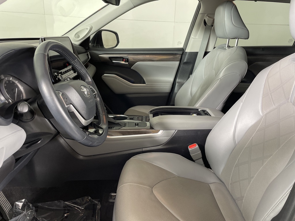 2022 Toyota Highlander Platinum photo 17