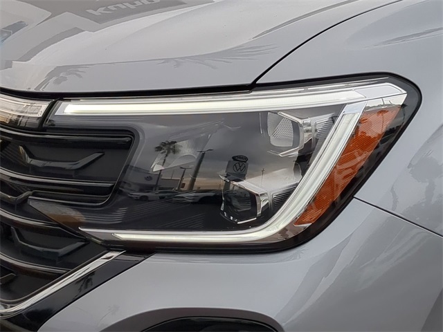 2026 Volkswagen Atlas Cross Sport SE photo 4