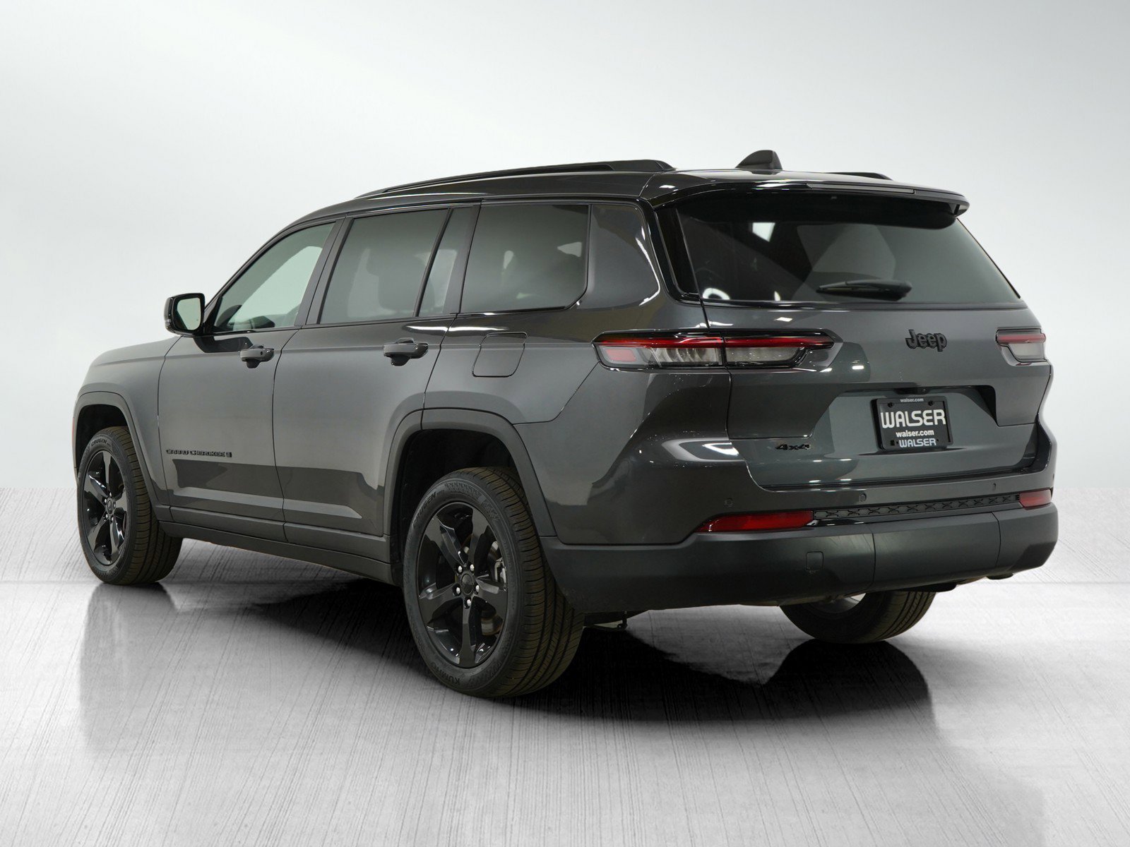 2023 Jeep Grand Cherokee Laredo Altitude photo 3