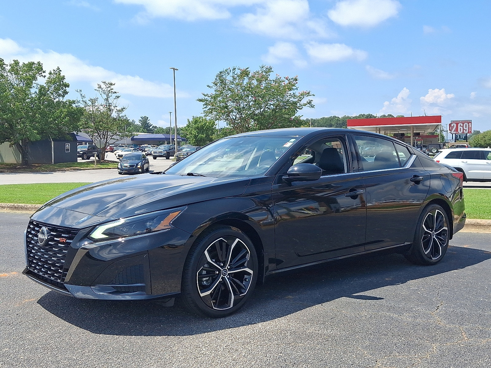 2023 Nissan Altima 2.5 SR photo 3