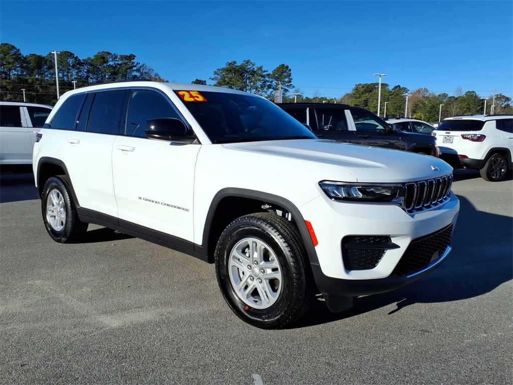 2025 Jeep Grand Cherokee Laredo's photo