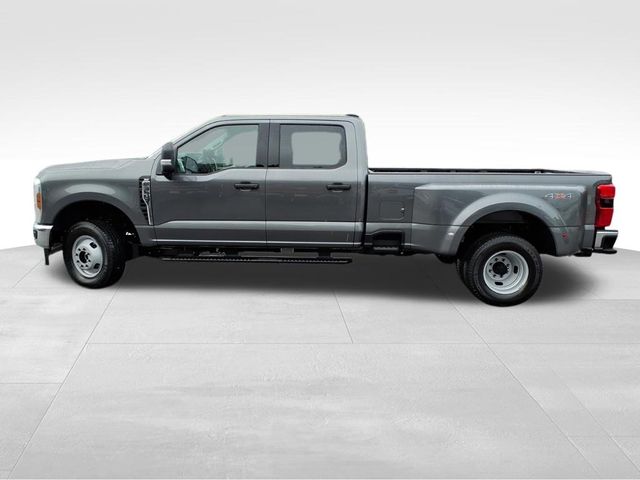 2026 Ford F-350 XLT photo 3