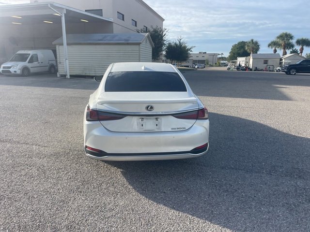 2023 Lexus ES 300h photo 4