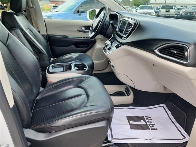 2020 Chrysler Pacifica Touring L photo 16