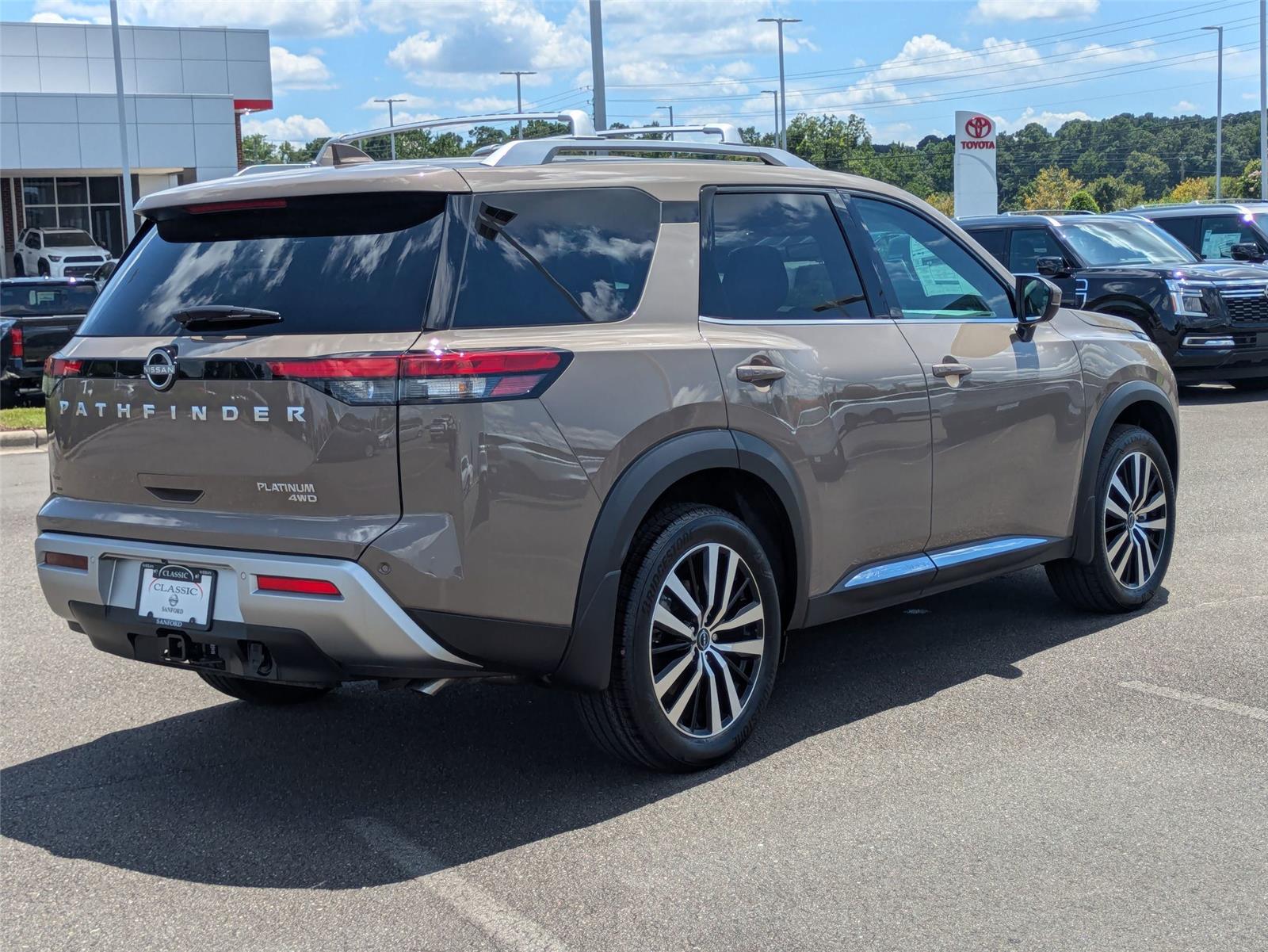 2025 Nissan Pathfinder Platinum photo 5