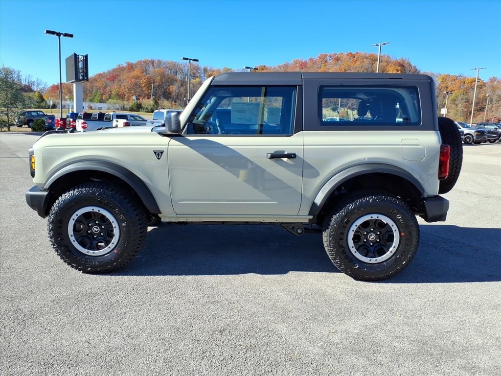 2025 Ford Bronco Base photo 2