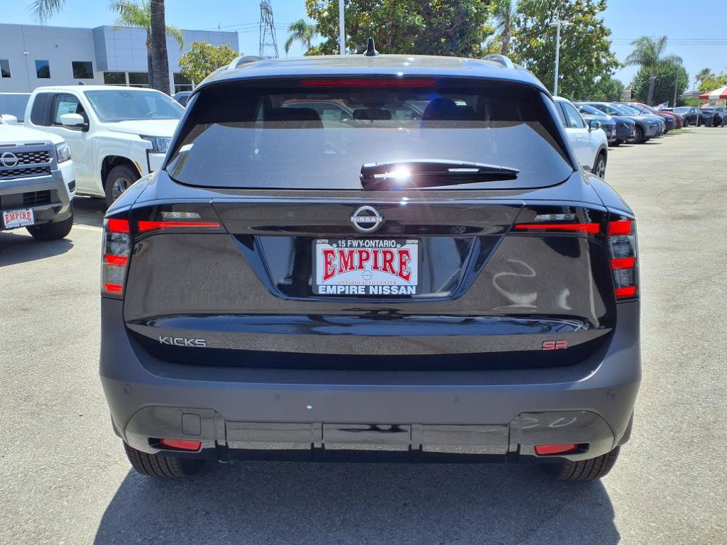 2025 Nissan Kicks SR photo 2