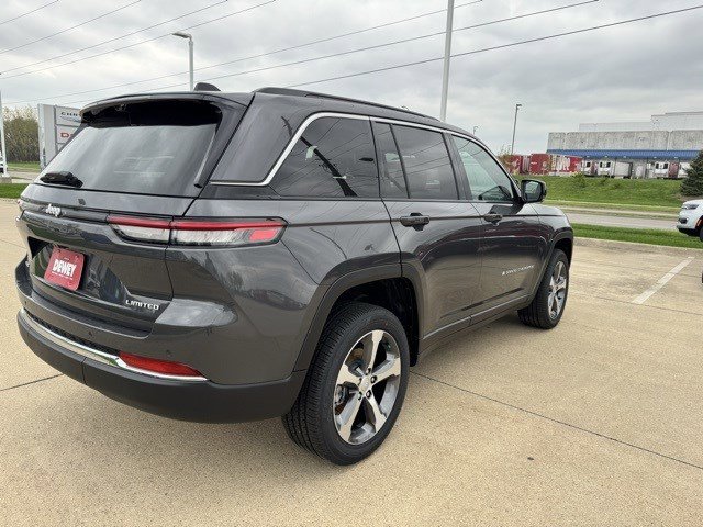 2025 Jeep Grand Cherokee Limited photo 2