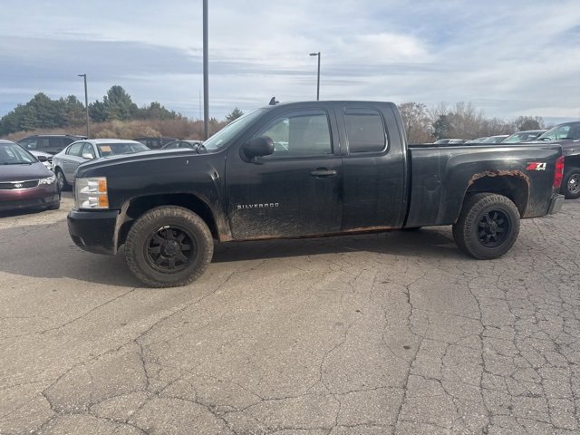 Used 2011 Chevrolet Silverado 1500 LT with VIN 1GCRKSE30BZ389267 for sale in Traverse City, MI