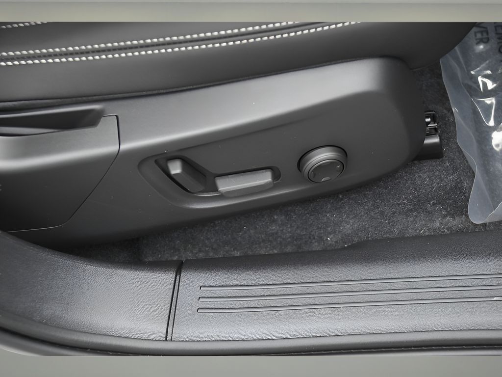 2024 Volvo C40 Recharge Plus photo 27