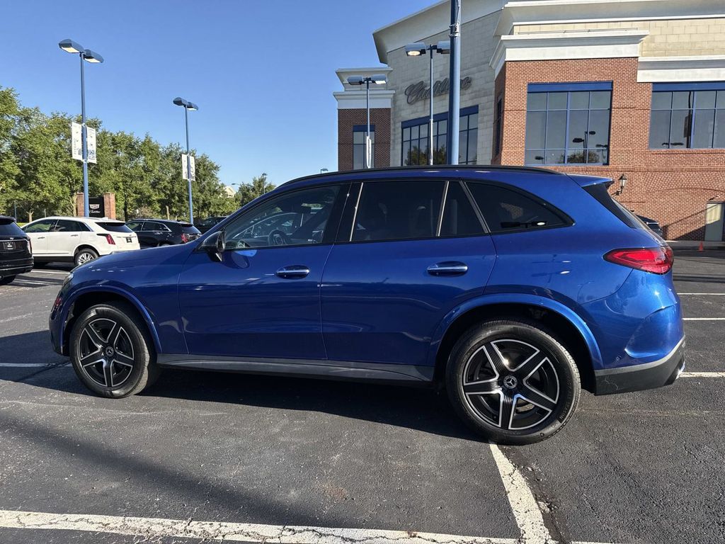 2024 Mercedes Benz GLC 300 4MATIC photo 2