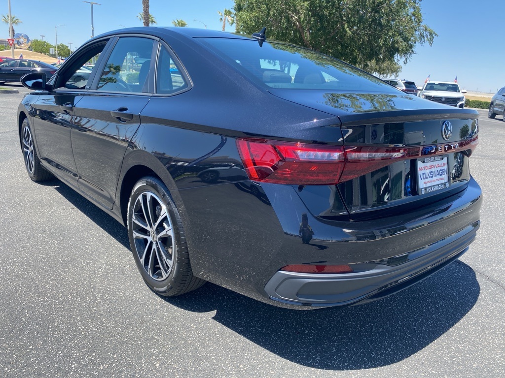 2025 Volkswagen Jetta 1.5T Sport photo 2