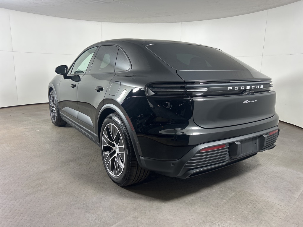 2025 Porsche Macan Electric 4 photo 7