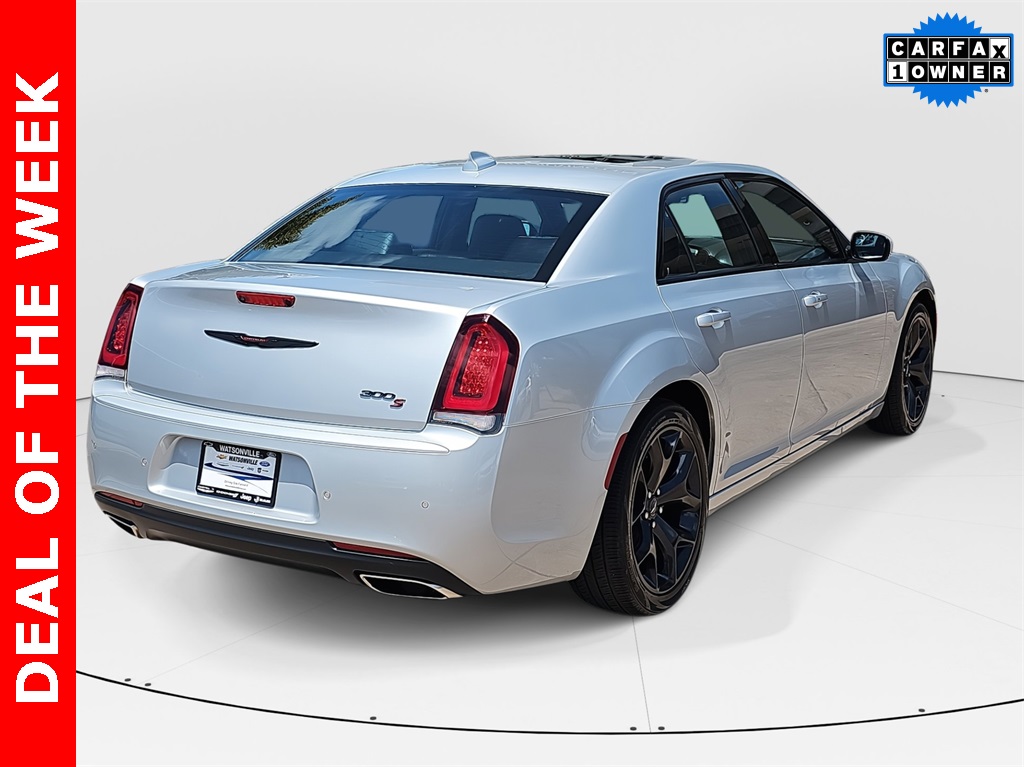 2022 Chrysler 300 S photo 3
