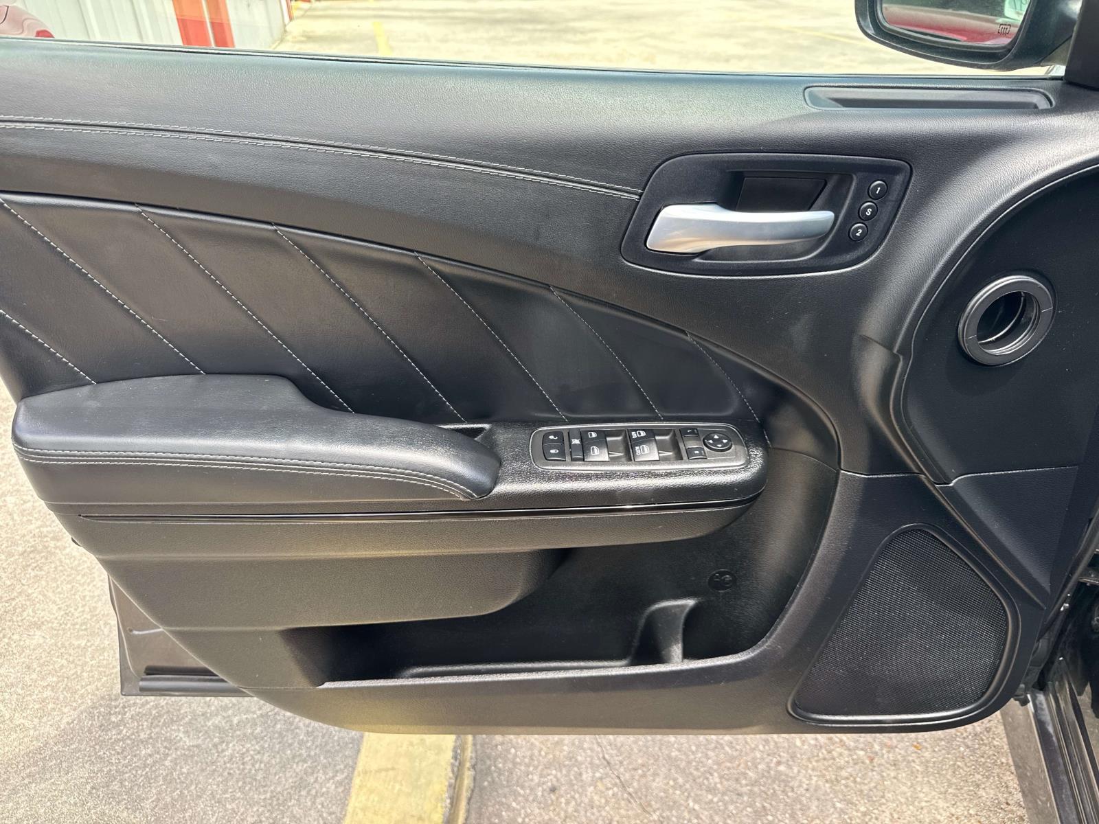 2022 Dodge Charger R/T photo 18