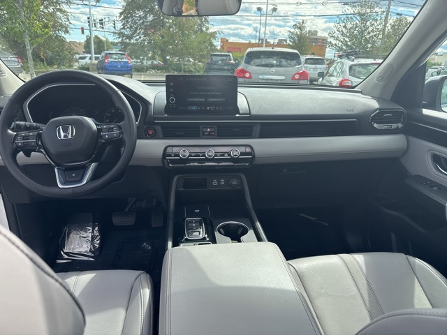 2025 Honda Pilot Touring photo 14