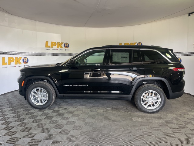 2025 Jeep Grand Cherokee Laredo X photo 2