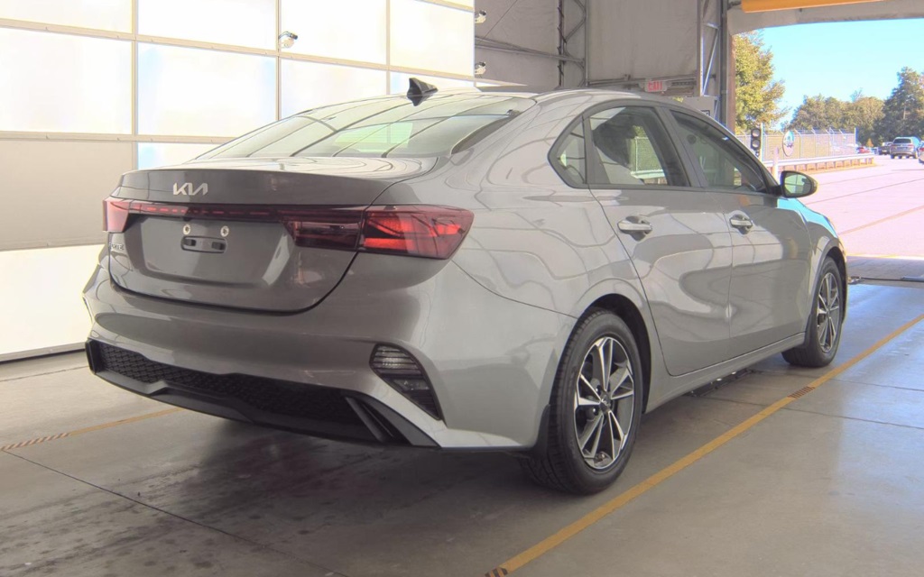 2024 Kia Forte LXS photo 3