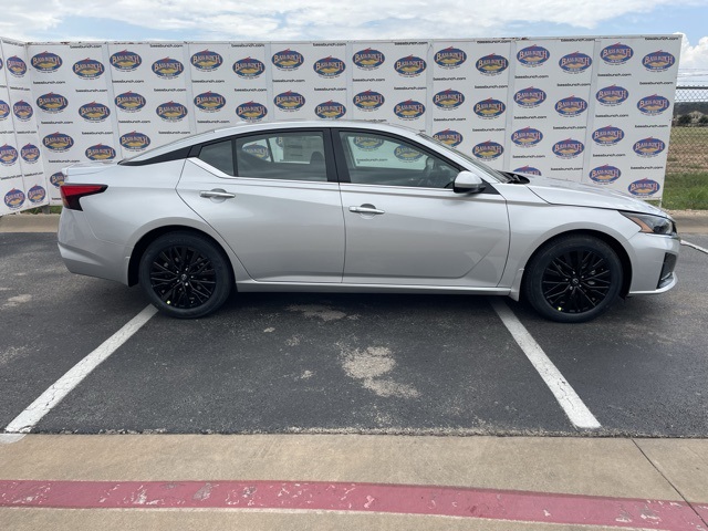 2025 Nissan Altima SV's photo