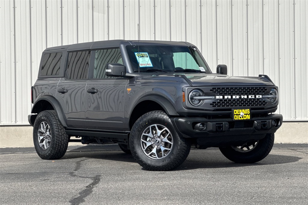 2023 Ford Bronco Badlands photo 2