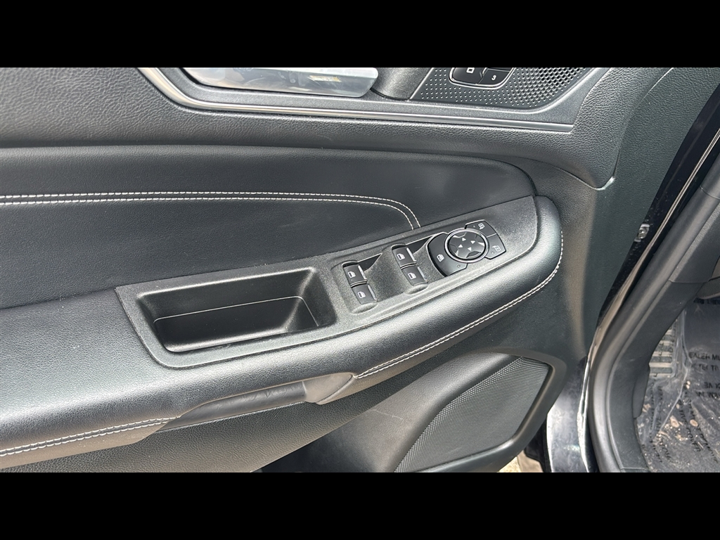 2022 Ford Edge Titanium photo 6