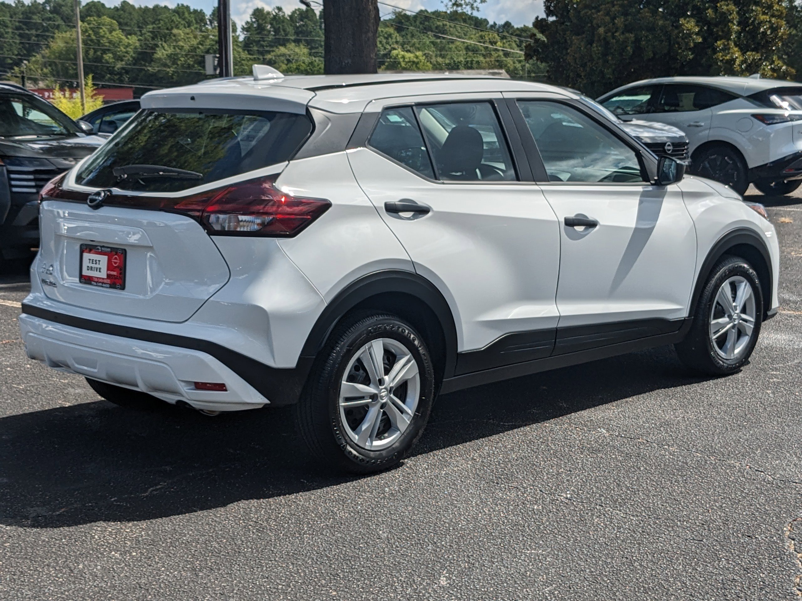 2025 Nissan Kicks Play S photo 2