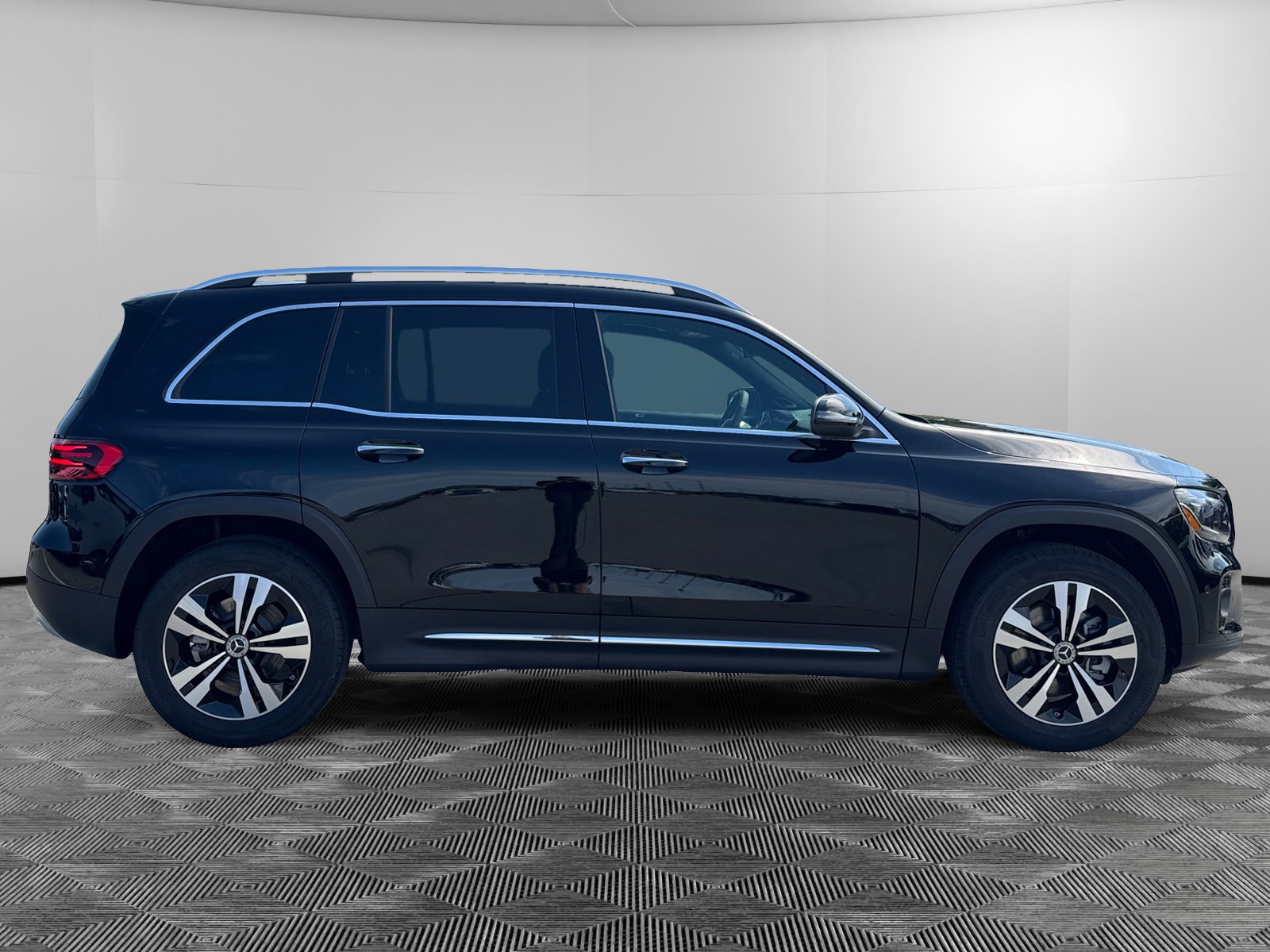 2026 Mercedes Benz GLB 250 4MATIC photo 6