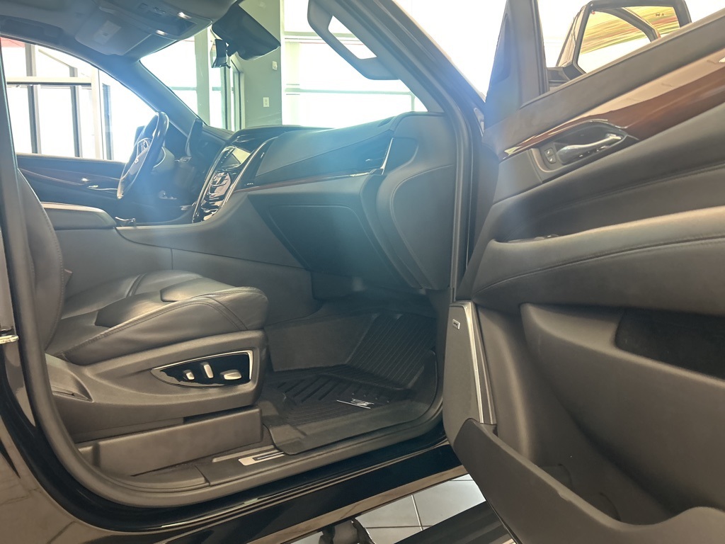 2020 Cadillac Escalade Premium Luxury photo 13