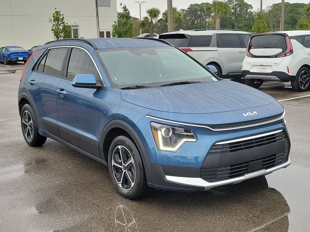 2025 Kia Niro EX photo 3