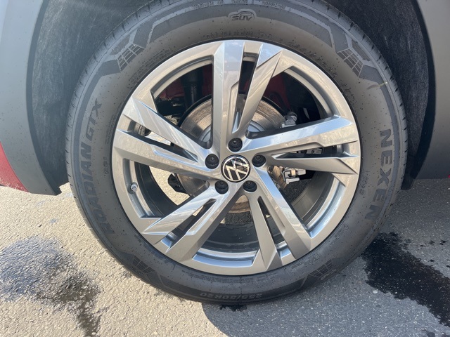 2024 Volkswagen Atlas Cross Sport SEL R-Line photo 32
