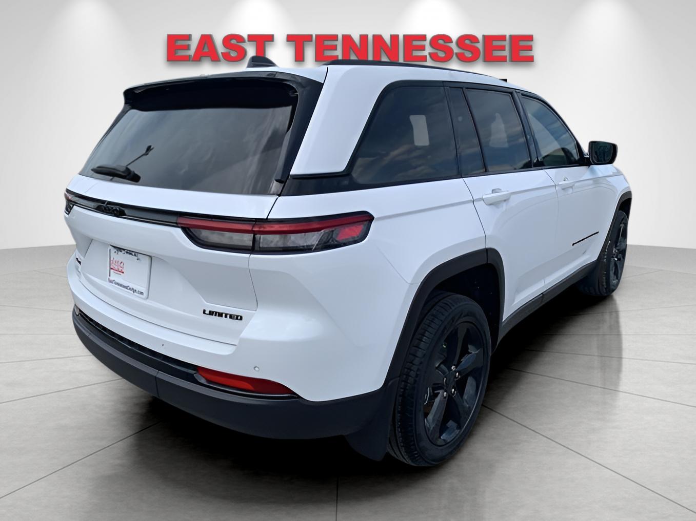 2025 Jeep Grand Cherokee Limited photo 3