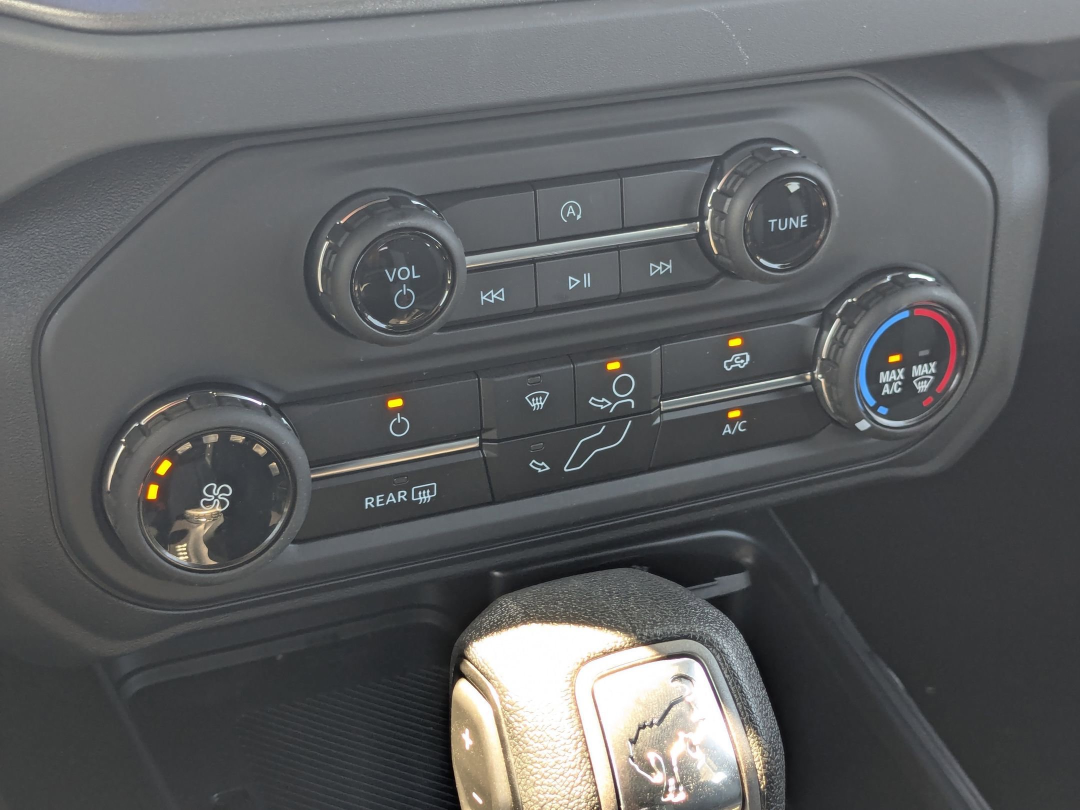 2025 Ford Bronco Base photo 18