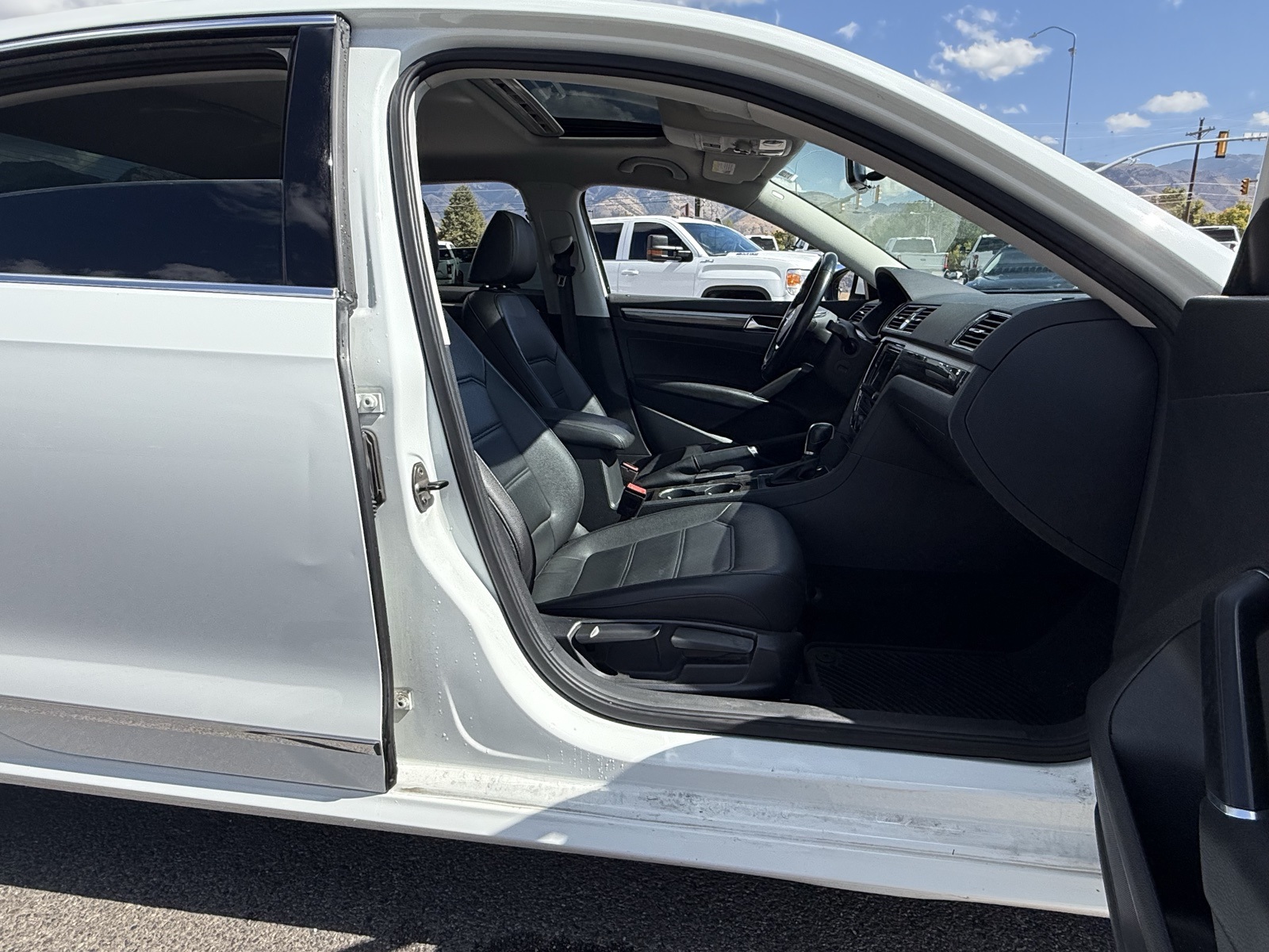 2017 Volkswagen Passat SE photo 10